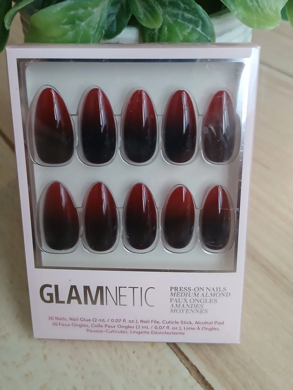 Glamnetic Press On Nails Vampiress An Ombre Medium Almond Nail Rare